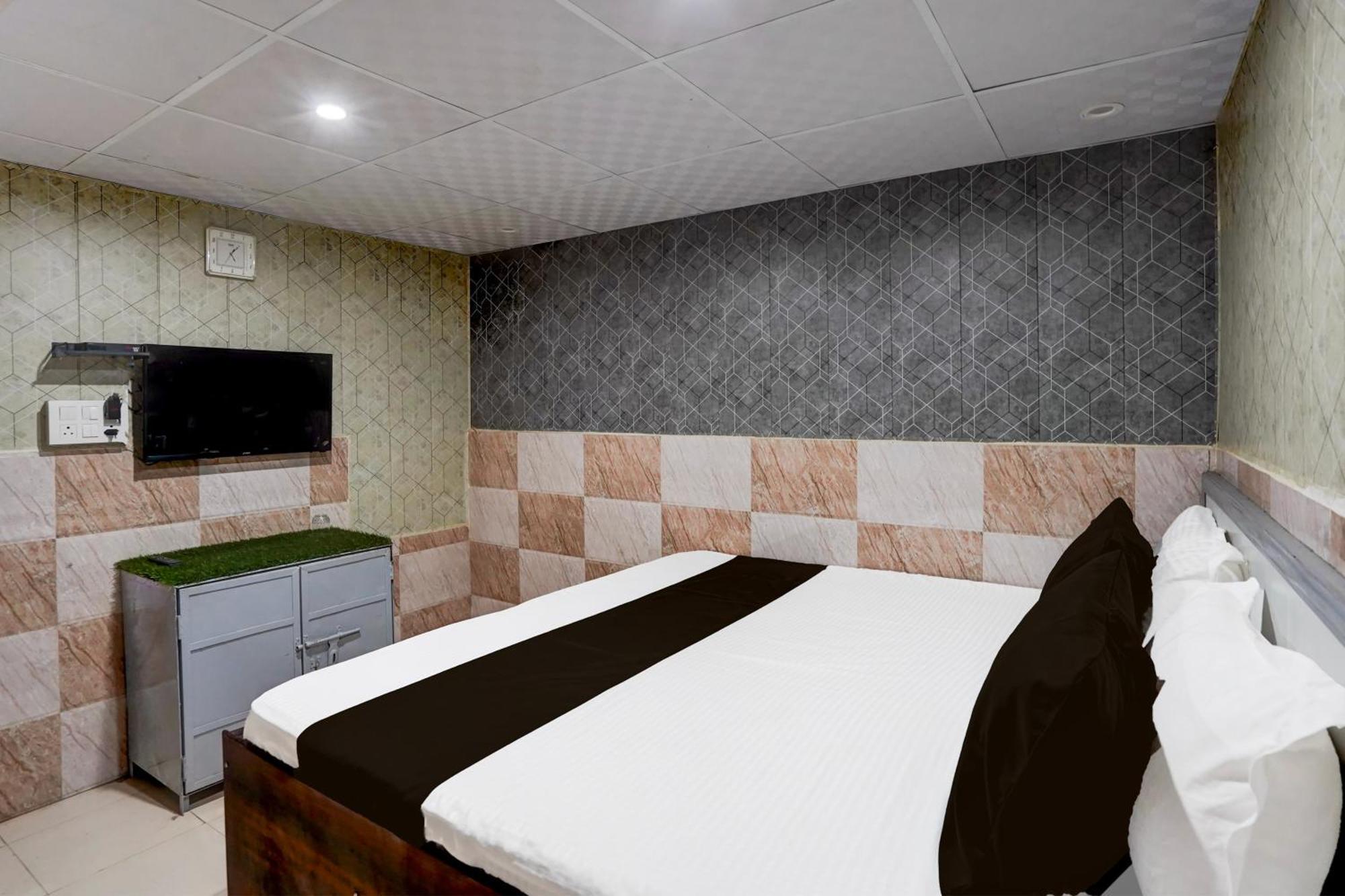 Hotel O Anant Газиабад Экстерьер фото