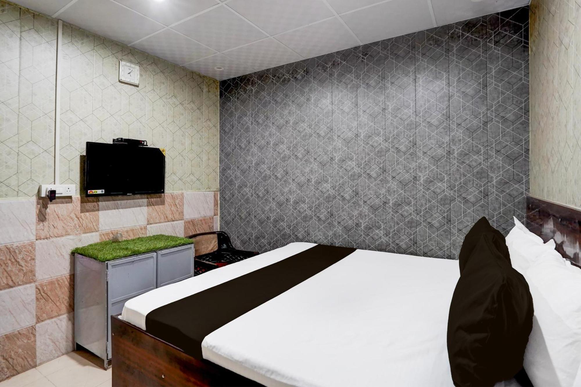 Hotel O Anant Газиабад Экстерьер фото