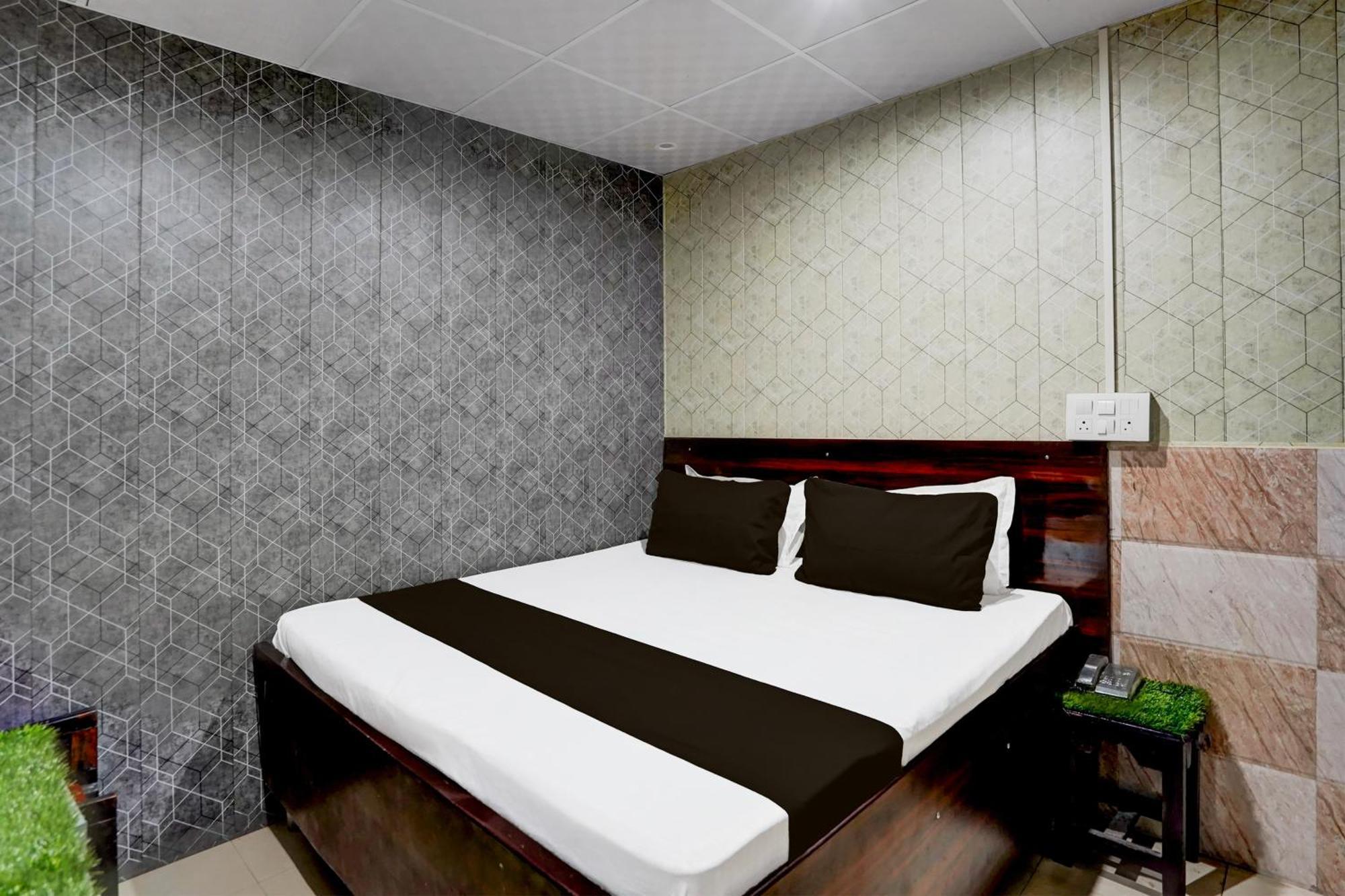 Hotel O Anant Газиабад Экстерьер фото