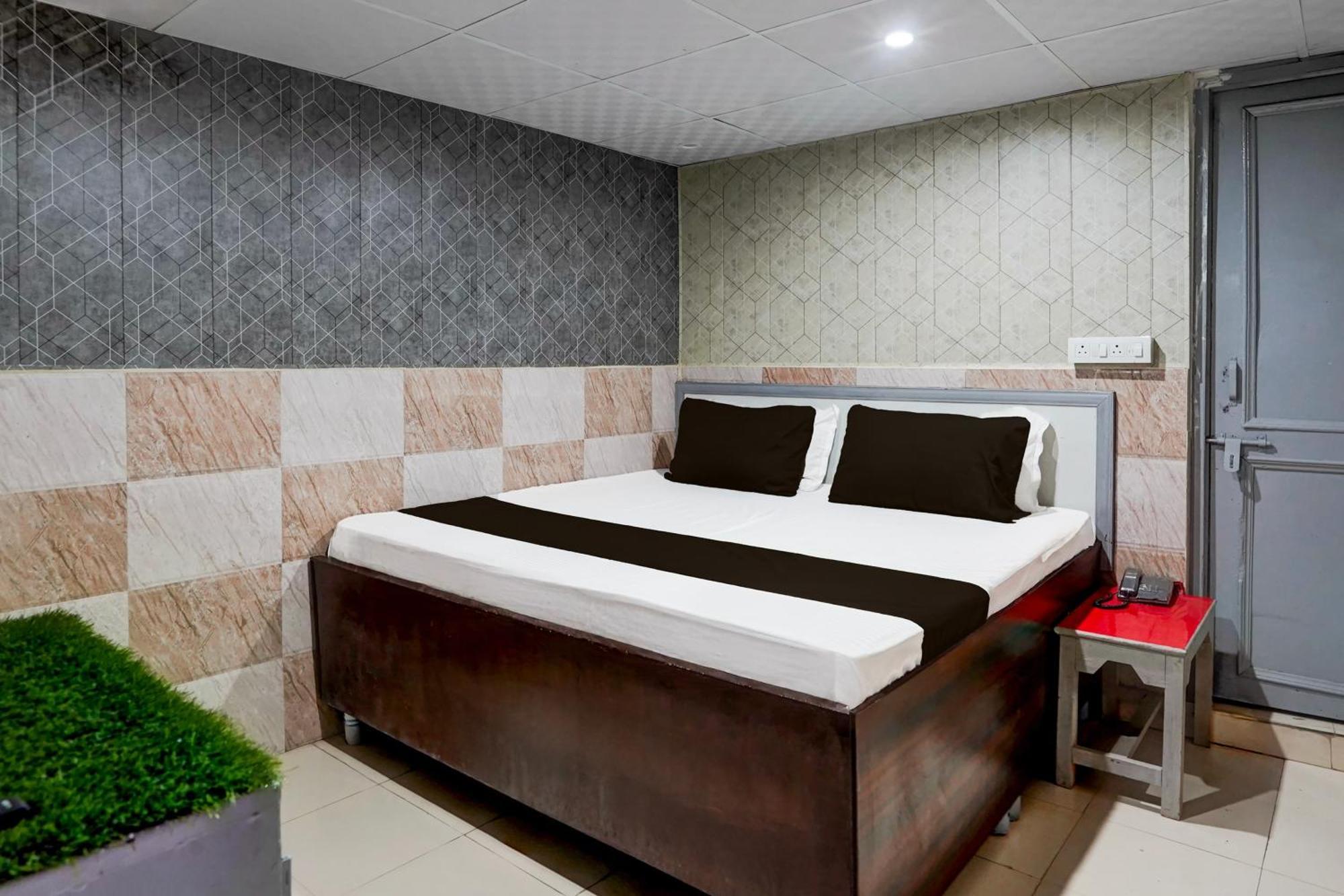 Hotel O Anant Газиабад Экстерьер фото